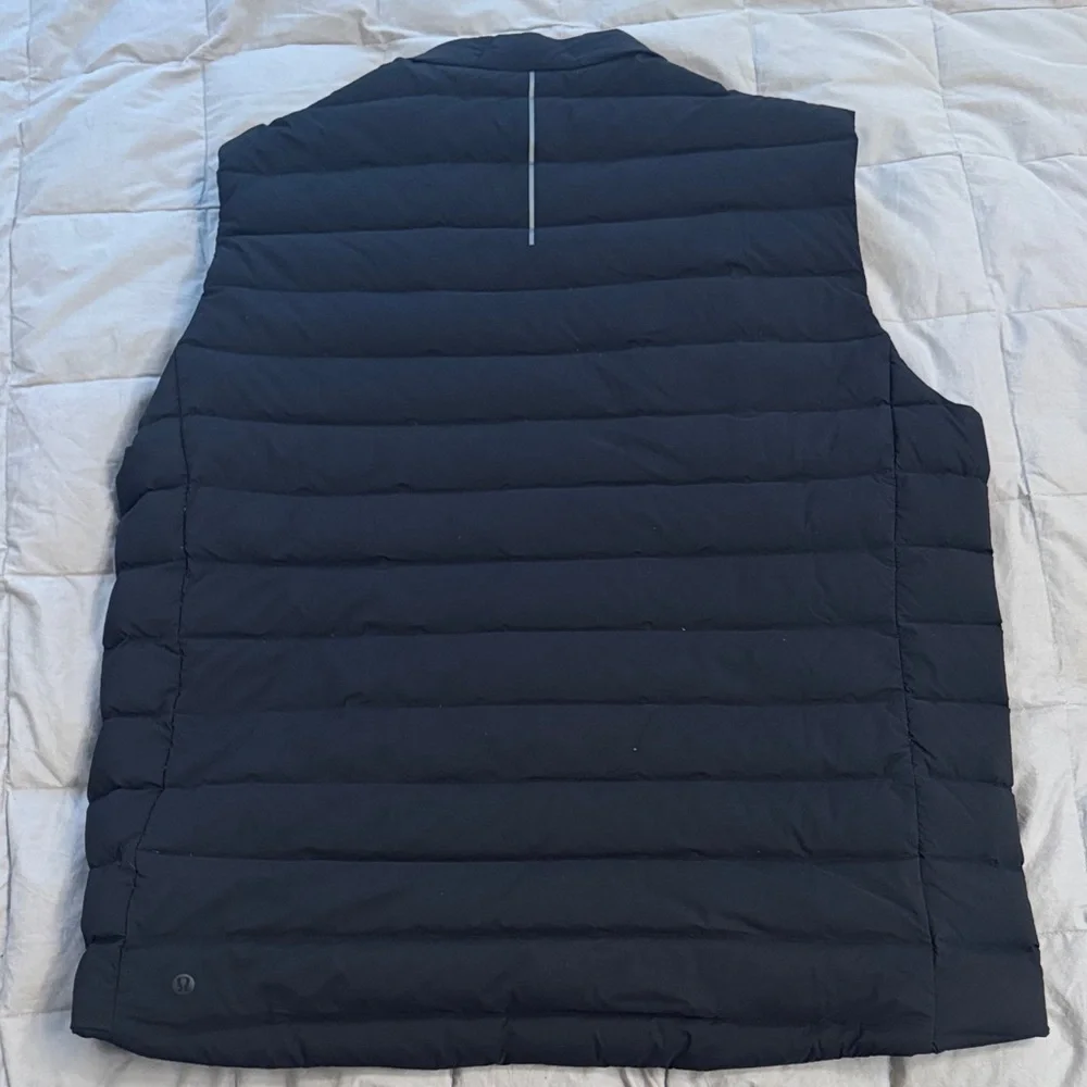 Lululemon Men's navigation down Black Vest size XL excellent condition - Picture 2 of 4